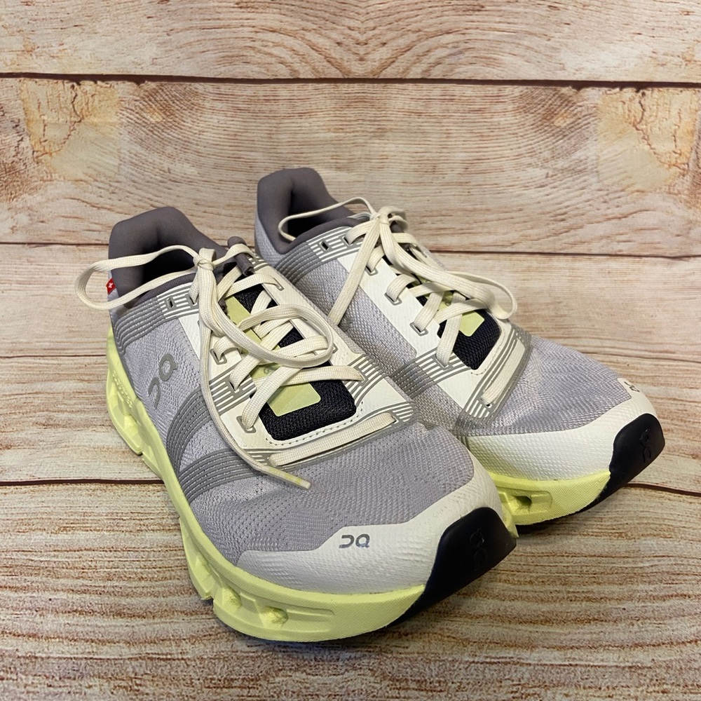 On Cloudgo Wide Running Shoes Sneaker Frost/ Hay Womens Size US 8.5